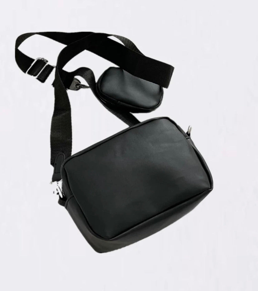 Leather shoulder bag