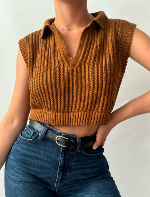 Chaleco con cuello caqui